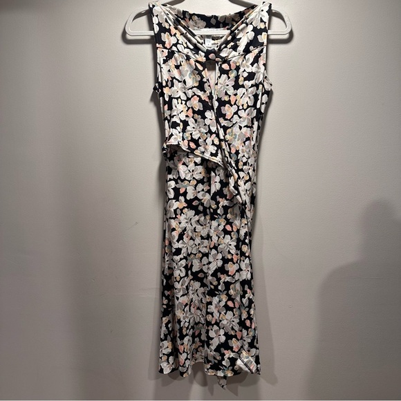 DVF Sleeveless Midi Dress Floral Pattern Neck Detail Wrap Around 100% Silk 6/M - Picture 3 of 16